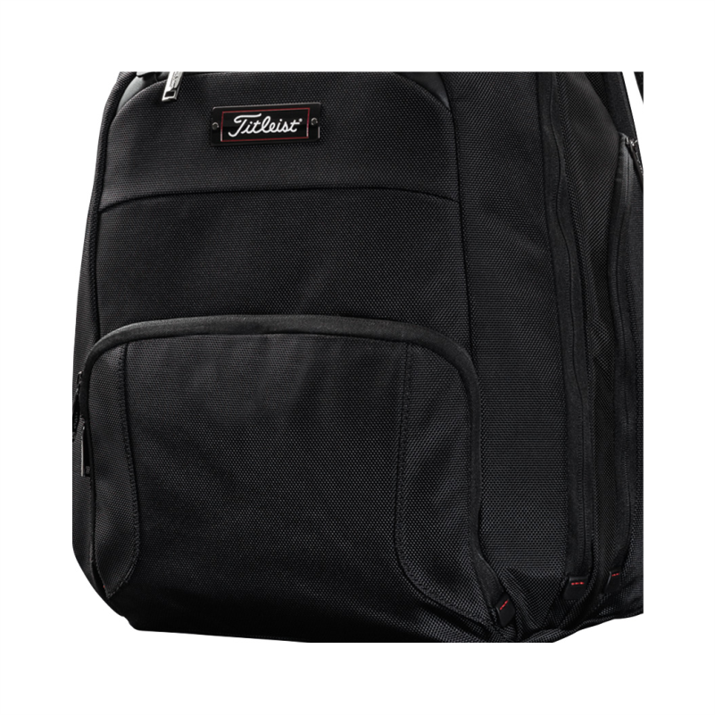 Darstellung des Stickbereiches auf dem Titleist Professional Backpack.